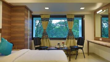 Habitación ejecutiva | 1 dormitorio, escritorio, tabla de planchar con plancha y wifi gratis