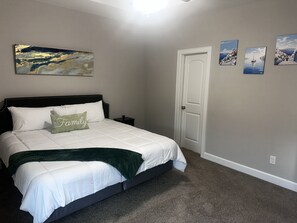 3 habitaciones, tabla de planchar con plancha, wifi y ropa de cama 