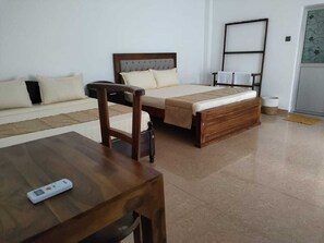 Family Quadruple Room, 1 Bedroom, Garden View | Pemandangan taman