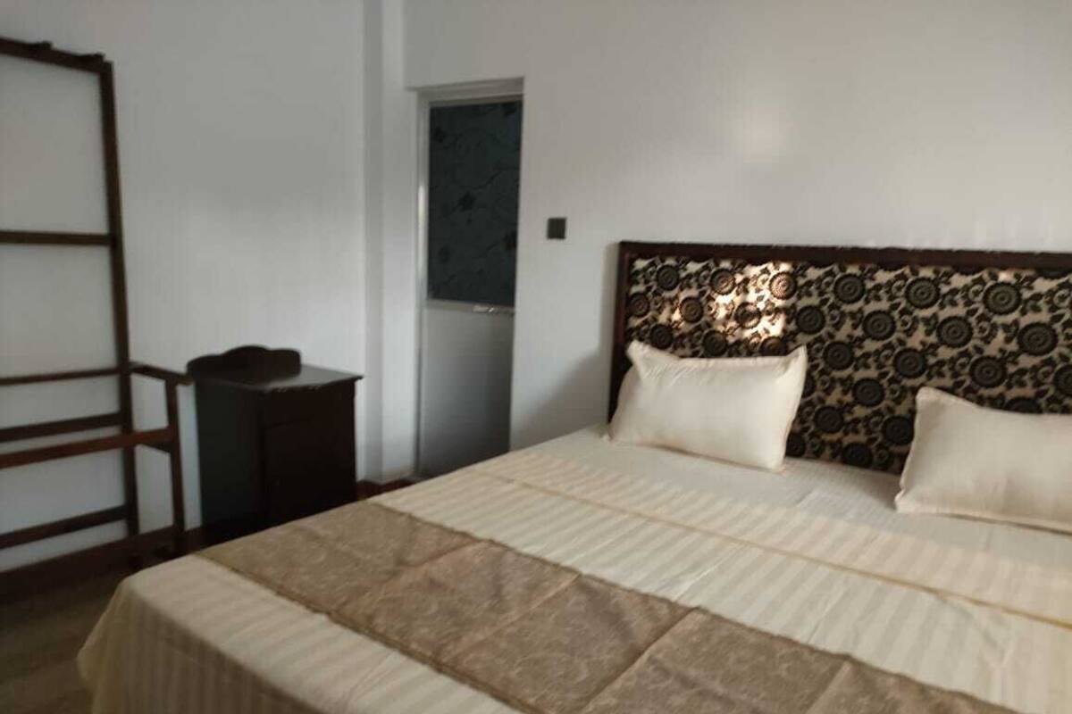 Individually furnished, desk, free WiFi, bed sheets