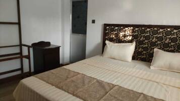 Individually furnished, desk, free WiFi, bed sheets