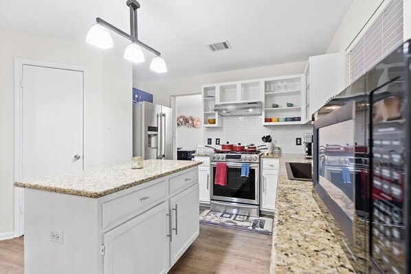 Fridge, coffee/tea maker - Family Retreat Near Kalahari | Sleeps 10 | Modern (Round Rock)