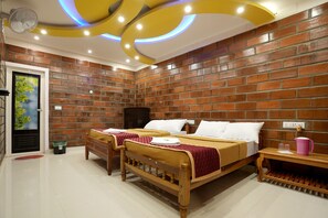 Chambre quadruple supérieure | Ameublement unique, accÚs au Wi-Fi (inclus), literie fournie