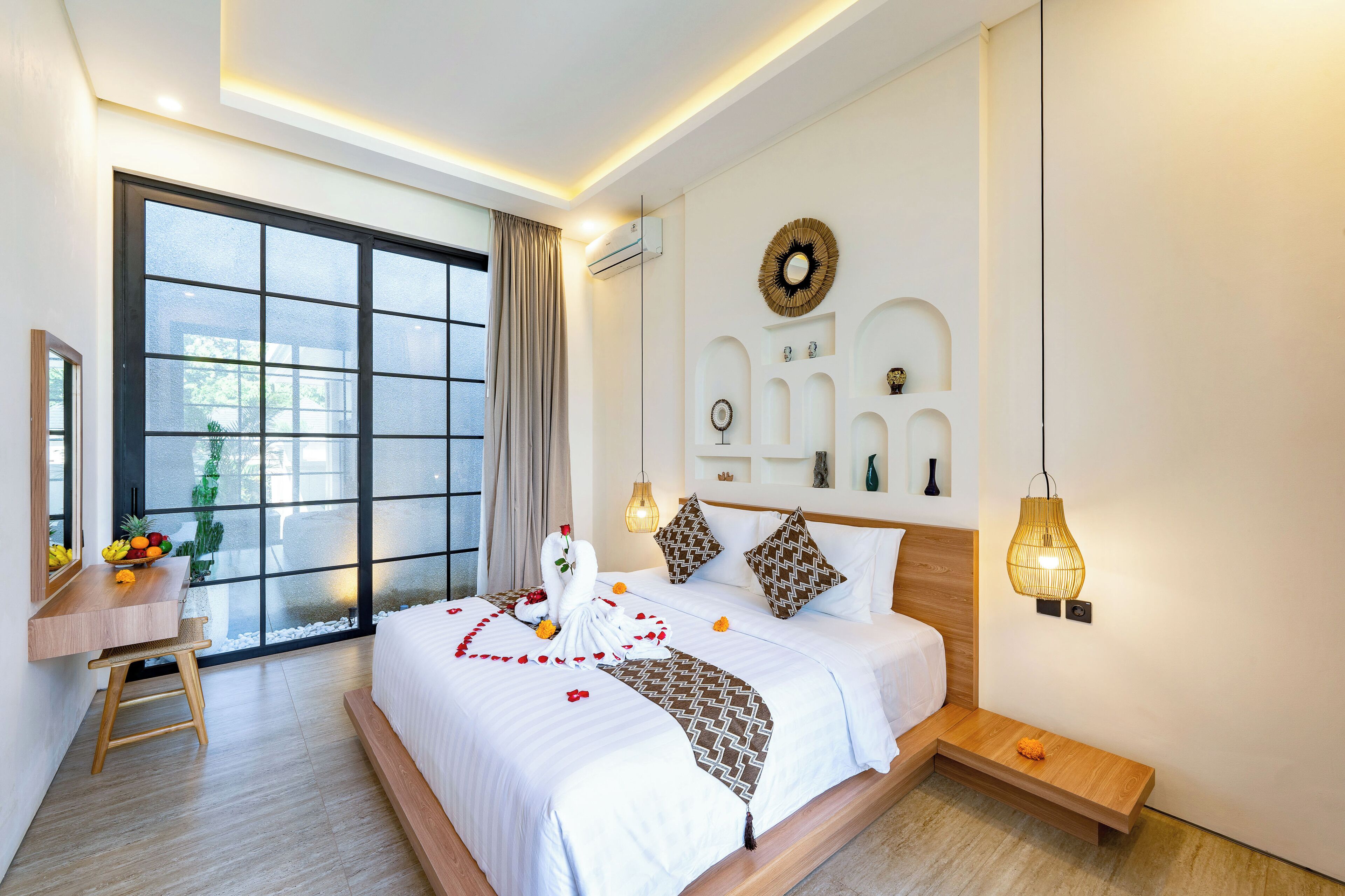 Desk, bed sheets