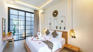 Desk, bed sheets
