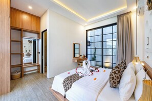 Skrivebord og sengetøy