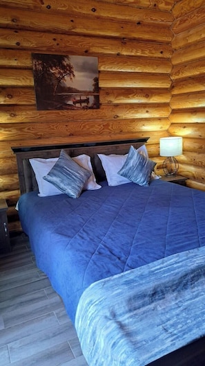 Habitación básica con 1 cama matrimonial o 2 individuales | Ropa de cama de alta calidad y edredón 