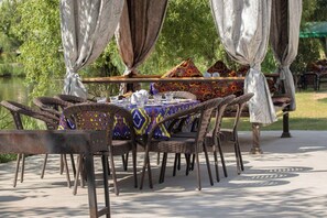 BBQ/picnic area - GOLDEN FISH GROUP (Urtasaray)
