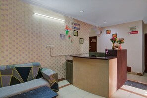 Reception - iROOMZ Hotel Silver Moon (Hyderabad)