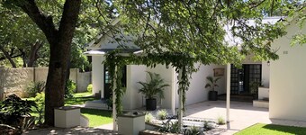 Luxury 5 roomed Villa with A/C, swimming pool etc. in Victoria Falls, Zimbabwe
