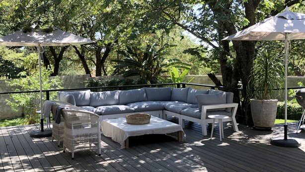 Terrace/patio - Luxury 5 roomed Villa with A/C, swimming pool etc. in Victoria Falls, Zimbabwe (Victoria Falls)
