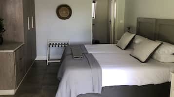 5 Schlafzimmer, Schreibtisch, Bügeleisen/Bügelbrett, WLAN