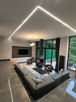 1 多间卧室、高档床上用品、记忆海绵床垫、免费迷你吧物品