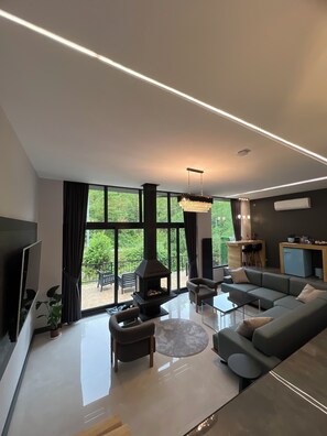 65-inch TV with satellite channels, fireplace, Netflix - 4M Ayder (Camlihemsin)