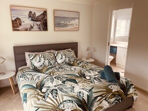 4 bedrooms, iron/ironing board, WiFi, bed sheets - Lighthouse Beach Holiday Home  (Port Macquarie)