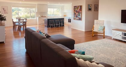 Lighthouse Beach Holiday Home