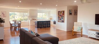 Lighthouse Beach Holiday Home