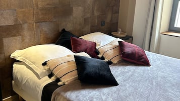 4 bedrooms, iron/ironing board, travel cot, free WiFi