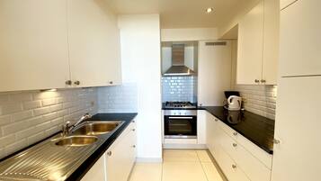 Coffee/tea maker, fridge, microwave, oven