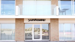 A building with a sign reading "Sunflower" above the entrance. - Apartment in Nieuwpoort by the Beach (Nieuwpoort)