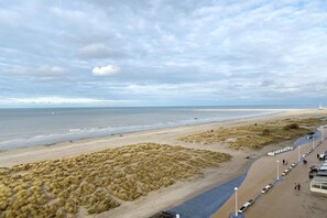 Beach nearby - Waveside Corner Apartment (Nieuwpoort)