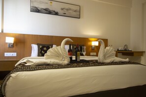 Suite | Soundproofing, iron/ironing board, free WiFi - Monarch Express (Rajgurunagar)