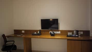 Executive Room | 1 bedroom, soundproofing, iron/ironing board, free WiFi