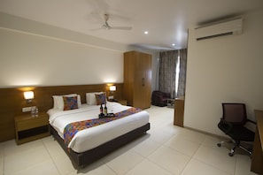 Deluxe Room | Soundproofing, iron/ironing board, free WiFi, bed sheets - Monarch Express (Rajgurunagar)