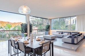 Family Apartment, Multiple Bedrooms, 2 Bathrooms (Sea View Terrace In Santa Margherita) | Dining