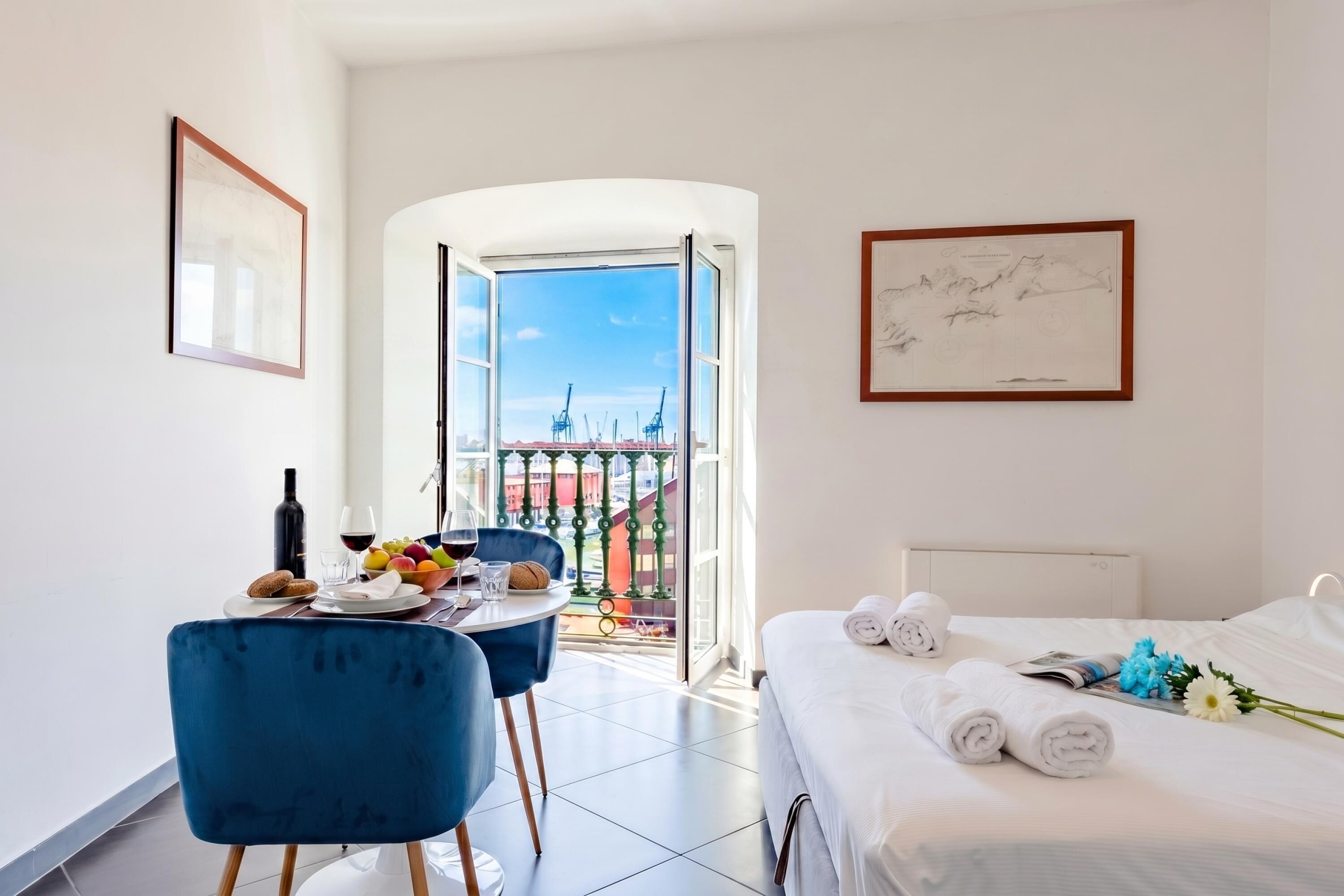 Standard-Apartment, Mehrere Schlafzimmer, Meerseite (Sea View Apartment Next To Acquarium) | Speisen
