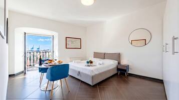 Appartamento Standard, camere multiple, fronte mare (Sea View Apartment Next To Acquarium) | 1 camera, ferro/asse da stiro, Wi-Fi gratuito, lenzuola
