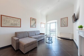 Standard Apartment, Multiple Bedrooms, Sea Facing (Sea View Apartment Next To Acquarium) | Living area | 21-inch flat-screen TV with cable channels - Sea View Apartment Next To Acquarium (Genoa)