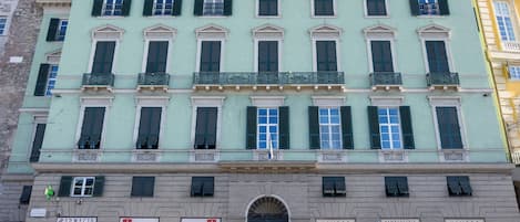 Căn hộ Tiêu chuẩn, nhiều phòng ngủ, đối diện biển (Sea View Apartment Next To Acquarium) | Ngoại thất
