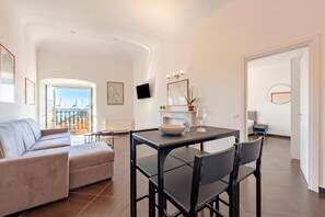 Standard Apartment, Multiple Bedrooms, Sea Facing (Sea View Apartment Next To Acquarium) | Living area | 21-inch flat-screen TV with cable channels - Sea View Apartment Next To Acquarium (Genoa)