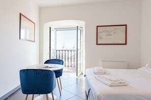 标准公寓, 多间卧室, 临海 (Sea View Apartment Next To Acquarium) | 1 多间卧室、熨斗/熨衣板、免费 WiFi、床单