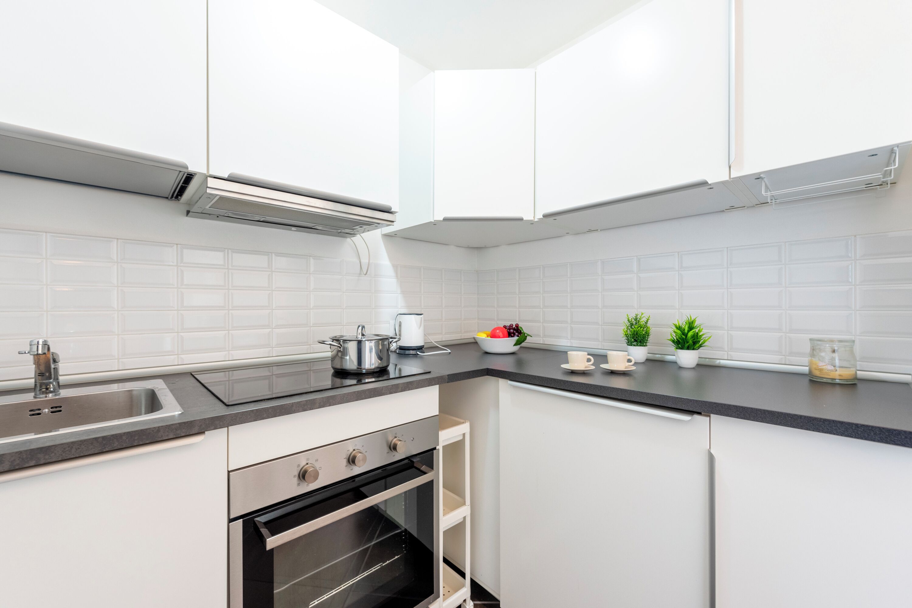 Standard-huoneisto, useita makuuhuoneita, meren rannalla (Sea View Apartment Next To Acquarium) | Yksityinen keittiö | Jääkaappi, mikroaaltouuni, liesi, kahvin-/teenkeitin