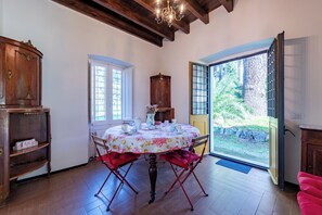 Family House, 2 Bedrooms, 2 Bathrooms (Villa Ottone Gambaro- Seaside) | Dining - Villa Ottone Gambaro- Seaside (Chiavari)