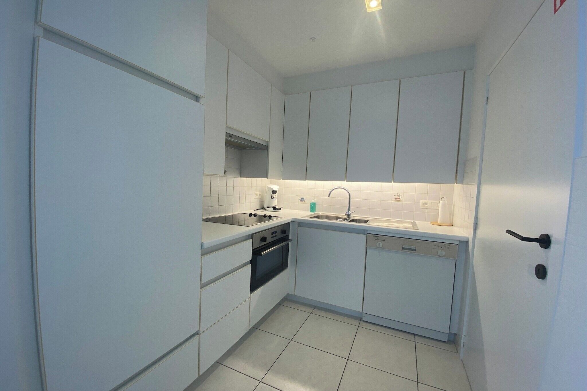 Coffee/tea maker, fridge, oven, stovetop