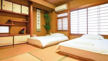 4 bedrooms, desk, WiFi, bed sheets