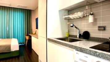 Double Room, Balcony, City View (No Parking) | Private kitchen | Fridge, microwave, electric kettle, cookware/dishes/utensils