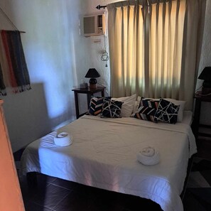 7 bedrooms, WiFi, bed sheets