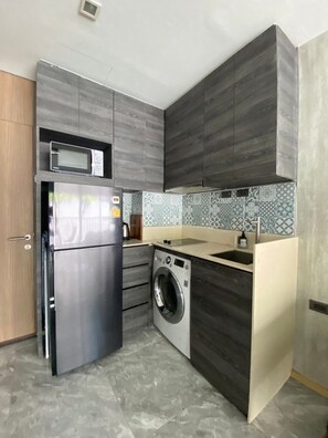 Fridge, microwave, electric kettle, cookware/dishes/utensils