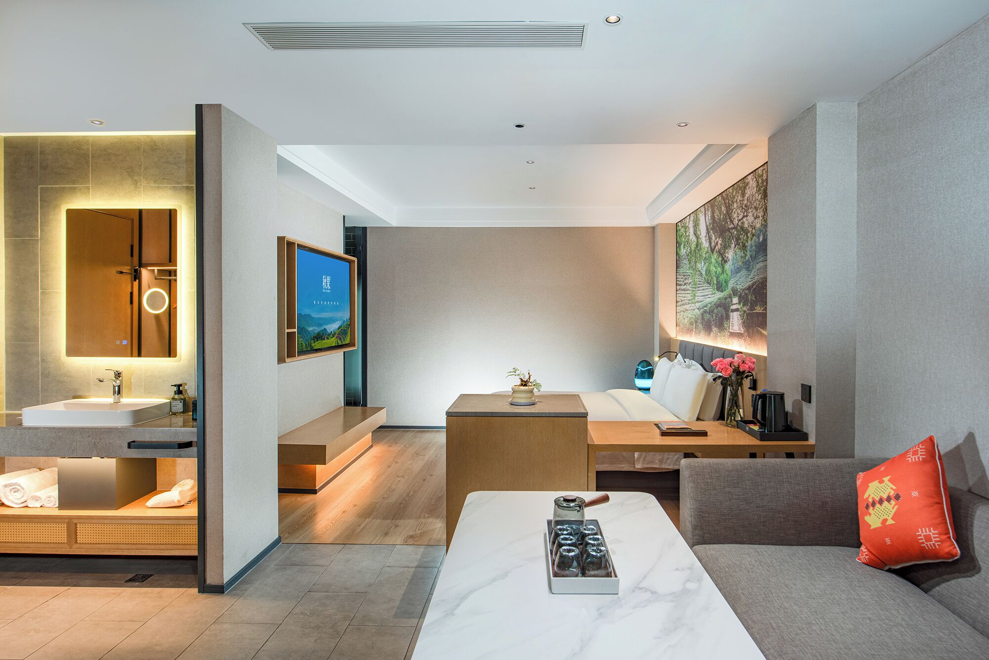 أغطية فراش متميزة وألحفة محشوة بالريش وأسرّة بطبقة علوية مريحة وميني بار