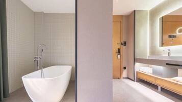 Artículos de tocador de diseñador, secador de pelo, batas, pantuflas