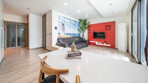 Basic Room, 1 Bedroom (202) | 1 bedroom, free WiFi - Sacheon Bichae Pension (Sacheon)