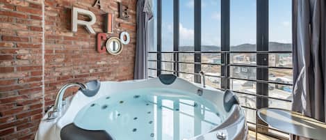 Basic Room, 1 Bedroom (3-3 Beatlesui bang) | 1 bedroom, free WiFi