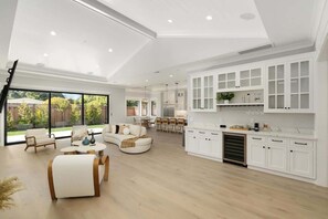 Fernseher, Kamin, Arbeitsbereiche