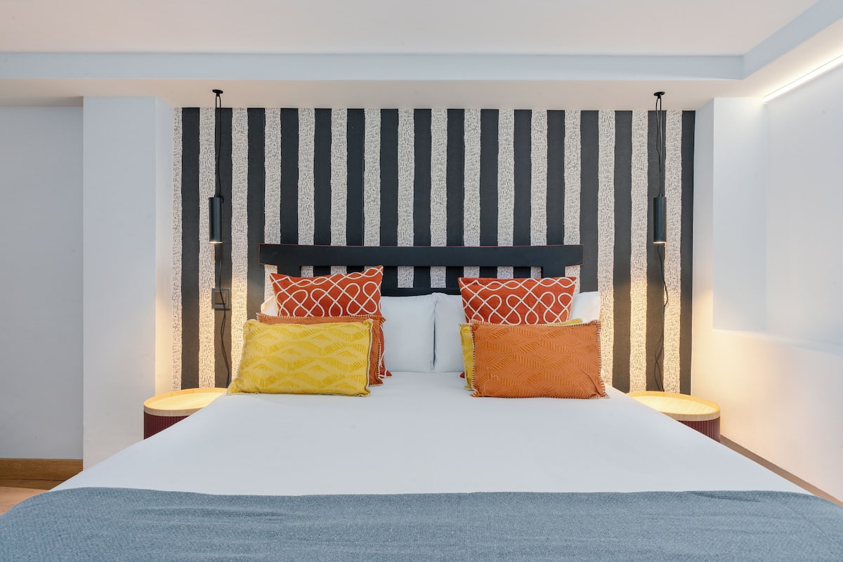 WiFi (free), bed sheets