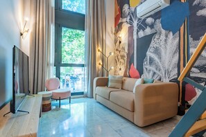 Duplex, 2 Bedrooms, 2 Bathrooms, Patio | Living area - Smartr Madrid Las Ventas  (Madrid)