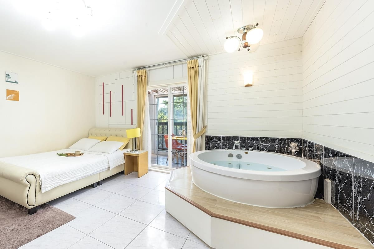 Basic Room, 1 Bedroom (jeuseu_202) | 1 bedroom, free WiFi